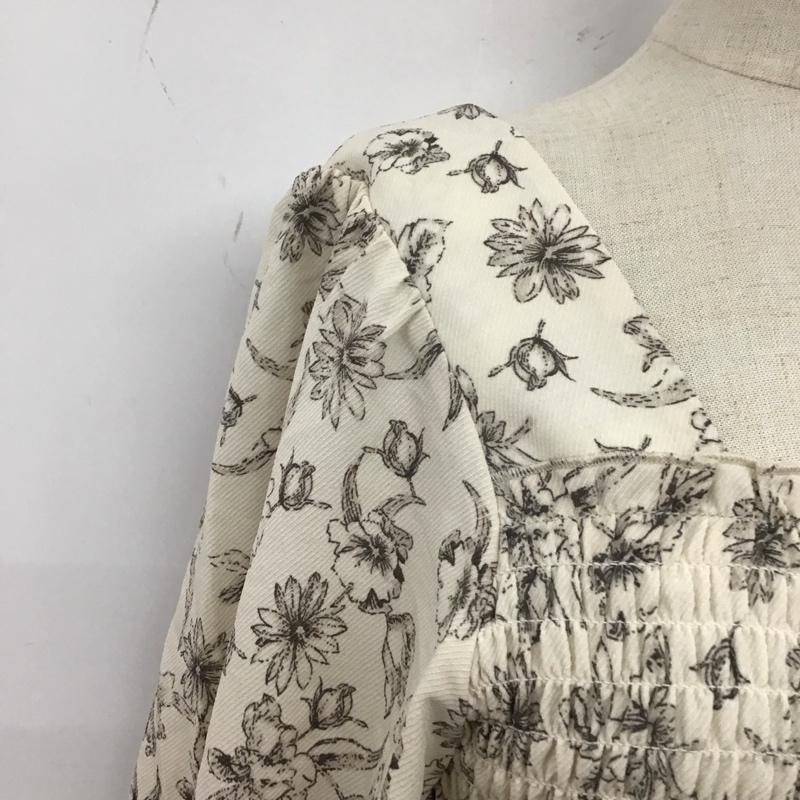 ダブルクローゼット w closet カットソー 長袖 303885 スクエアネック花柄シャーリングプルオーバー FREE 花柄 アイボリー / アイボリー /  レディース USED 古着 中古 10108408