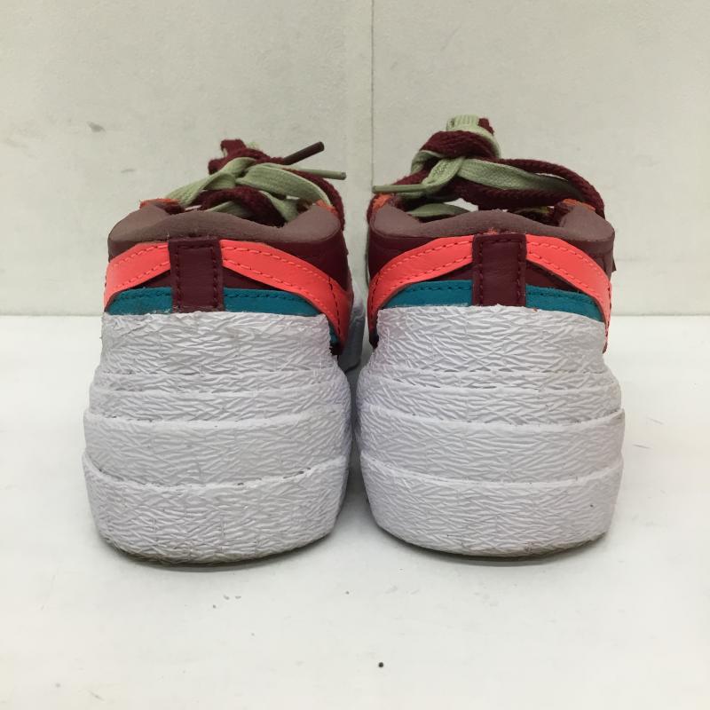 ナイキ NIKE スニーカー スニーカー DM7901-600 KAWS sacai Nike Blazer Low 23.0cm ロゴ、文字 ボルドー / ボルドー / レディース USED 古着 中古 10133951