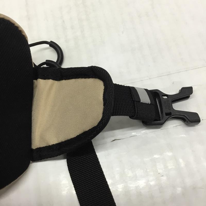 アシックス ASICS ウエストバッグ ウエストバッグ 3033A212 emmi WAISTPOUCH トレーニングバッグ ワンポイント ベージュ / ベージュ / X 黒 / ブラック / レディース USED 古着 中古 10120913