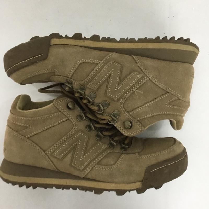 ニューバランス New Balance アウトドアシューズ アウトドアシューズ H710R トレッキングブーツ スニーカー ハイカット 23cm 23.0cm ロゴ、文字 ベージュ / ベージュ / レディース USED 古着 中古 10124276