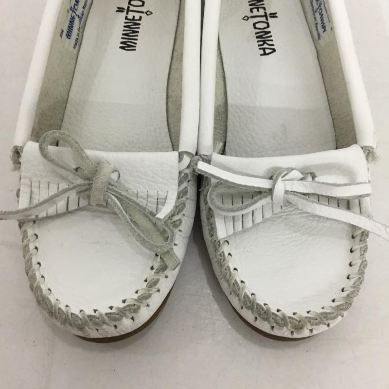 ミネトンカ Minnetonka カジュアルシューズ カジュアルシューズ 414 キルティ スムースレザーモカシン 無地 白 / ホワイト / レディース USED 古着 中古 10150215