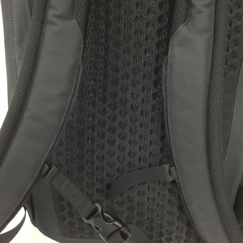 アークテリクス ARC TERYX リュックサック、デイパック リュックサック、デイバッグ X000010715 Granville 16 Backpack バックパック ワンポイント 黒 / ブラック / black メンズ USED 古着 中古 10161405