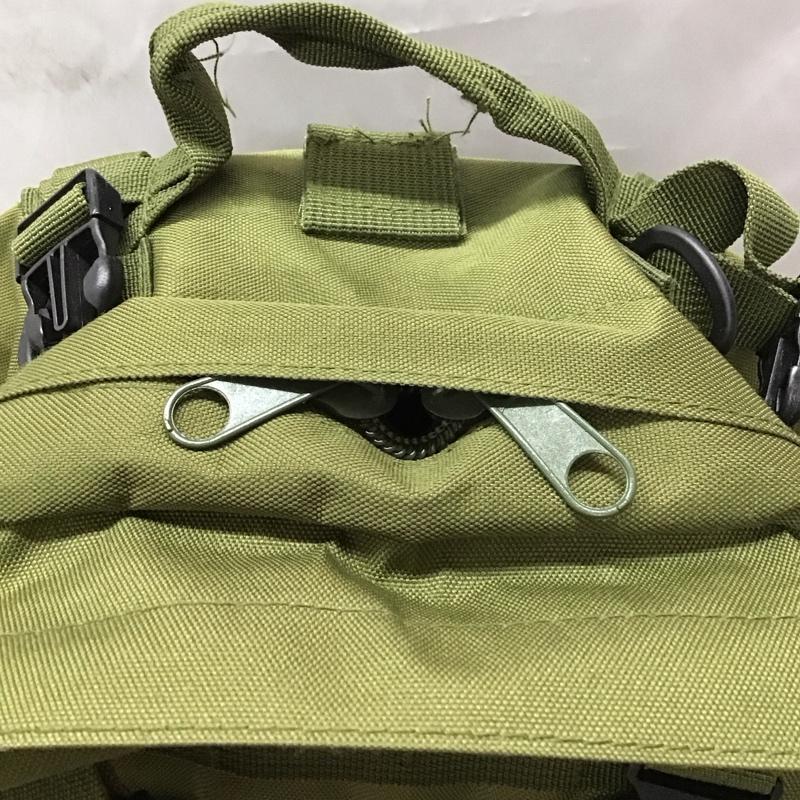 古着 USED リュックサック、デイパック リュックサック、デイバッグ ミリタリー ドッキングバックパック 無地 カーキ / カーキ / メンズ USED 古着 中古 10113361