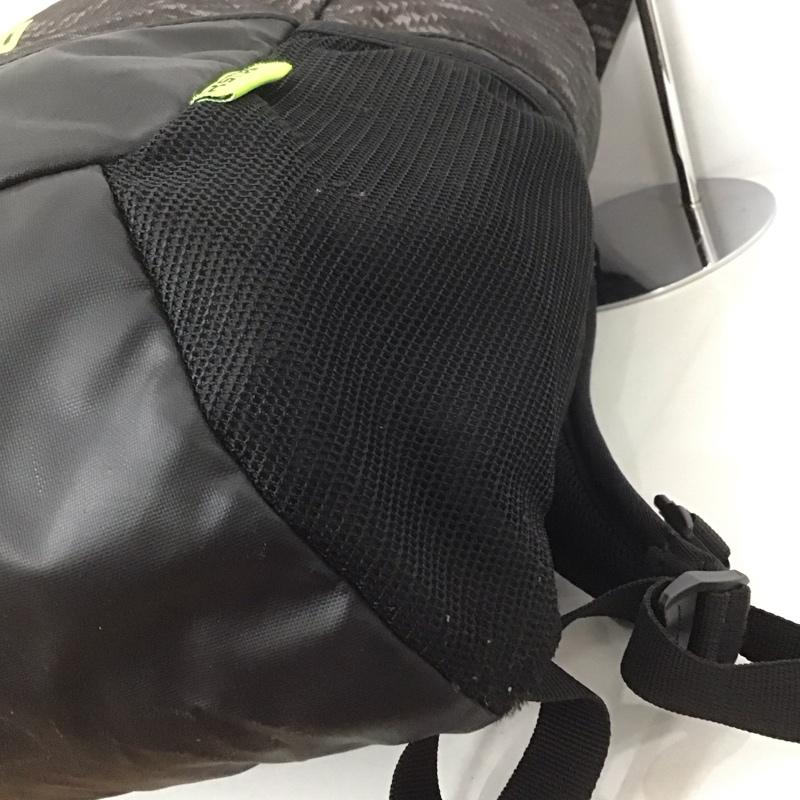 アンダーアーマー UNDER ARMOUR リュックサック、デイパック リュックサック、デイバッグ AAL3708 UA ロールトランスサックパック ロゴ、文字 灰 / グレー / X 黄緑 / イエローグリーン / メンズ USED 古着 中古 10125694