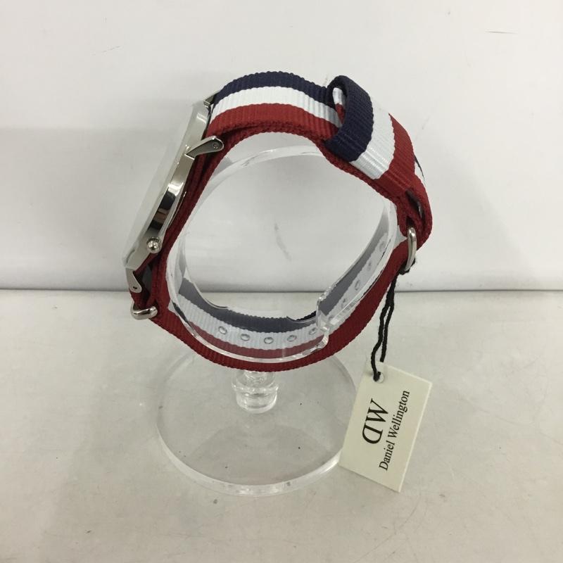 ダニエルウェリントン Daniel Wellington 腕時計 アナログ(クォーツ式) 0203DW ロゴ、文字 赤 / レッド / X 白 / ホワイト / X 紺 / ネイビー / メンズ USED 古着 中古 10135191
