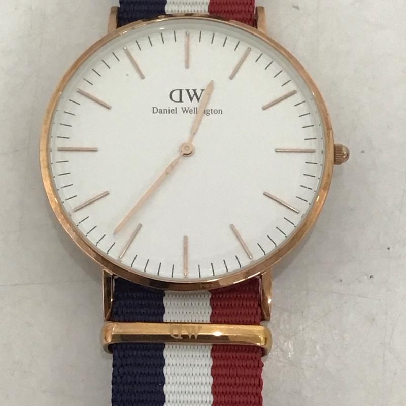 ダニエルウェリントン Daniel Wellington 腕時計 アナログ(クォーツ式) Classic Cambridge 箱有 ロゴ、文字 白 / ホワイト / X 紺 / ネイビー / X 赤 / レッド / レディース USED 古着 中古 10134452