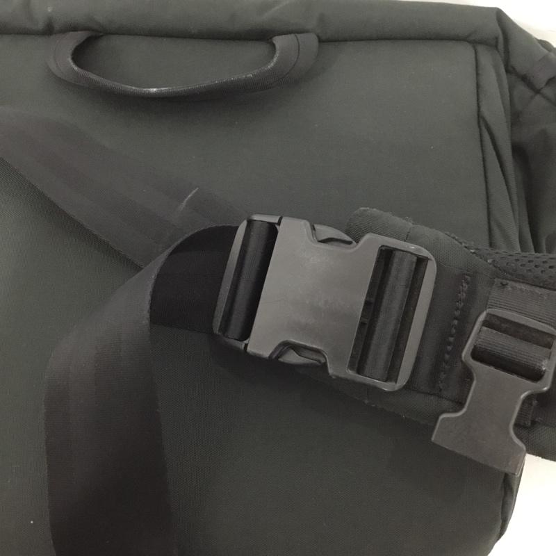 ミステリーランチ MYSTERY RANCH メッセンジャーバッグ メッセンジャーバッグ インベーダー ショルダーバッグ ロゴ、文字 黒 / ブラック / メンズ USED 古着 中古 10145495