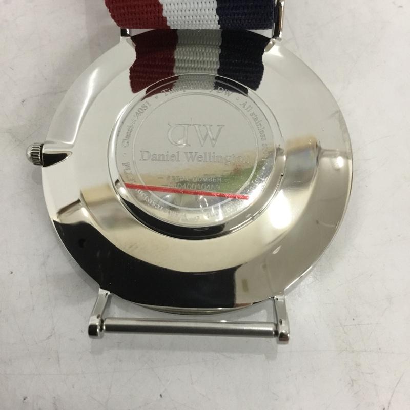 ダニエルウェリントン Daniel Wellington 腕時計 アナログ(クォーツ式) 0203DW ロゴ、文字 赤 / レッド / X 白 / ホワイト / X 紺 / ネイビー / メンズ USED 古着 中古 10135191