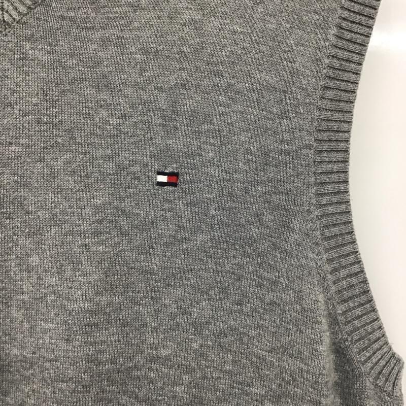 トミーヒルフィガー TOMMY HILFIGER ベスト ベスト ニットベスト ノースリーブカットソー Vネック S ロゴ、文字 灰 / グレー / メンズ USED 古着 中古 10129069