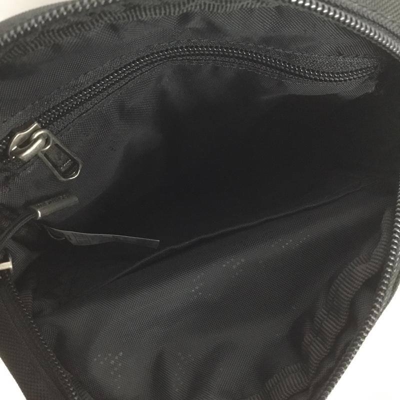 モンベル mont-bell ショルダーバッグ ショルダーバッグ ML5O-E16S-071 ミニショルダー ポシェット ロゴ、文字 黒 / ブラック / メンズ USED 古着 中古 10124635