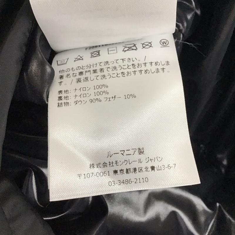 モンクレール MONCLER ジャケット、上着 ダウンジャケット F20911B56900 C0300 フード 2 ワンポイント 黒 / ブラック / メンズ USED 古着 中古 10114747
