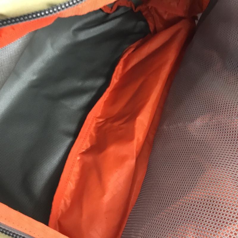 マムート Mammut リュックサック、デイパック リュックサック、デイバッグ 2510-02890 Neon Cargo キャリーバッグ アウトドア ロゴ、文字 ベージュ / ベージュ / X 灰 / グレー / メンズ USED 古着 中古 10122813