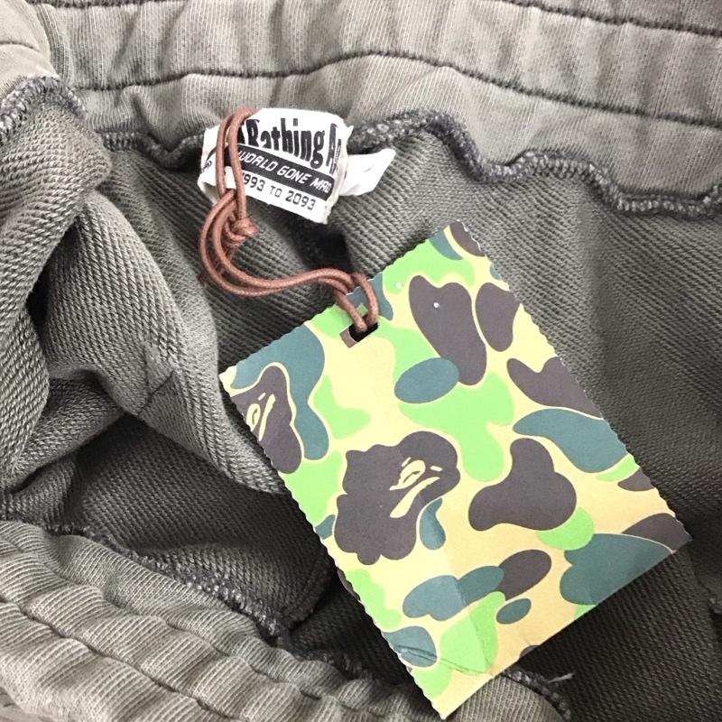 アベイシングエイプ A BATHING APE パンツ ワークパンツ、ペインターパンツ ワイドパンツ カジュアルパンツ ワークパンツ スウェットパンツ L プリント 灰 / グレー / メンズ USED 古着 中古 10130996