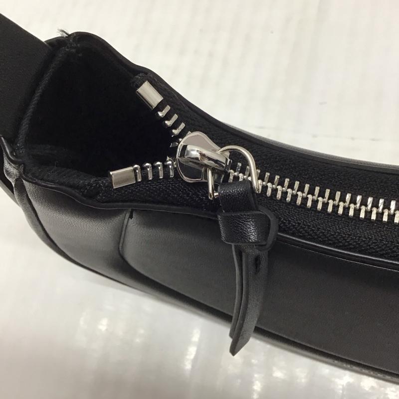 チャールズアンドキース charles&keith ハンドバッグ ハンドバッグ 20271059 ペトラ カーブショルダーバッグ ロゴ、文字 黒 / ブラック / レディース USED 古着 中古 10120212