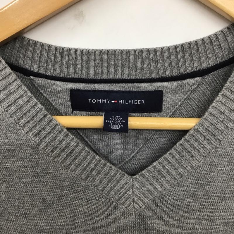 トミーヒルフィガー TOMMY HILFIGER ベスト ベスト ニットベスト ノースリーブカットソー Vネック S ロゴ、文字 灰 / グレー / メンズ USED 古着 中古 10129069