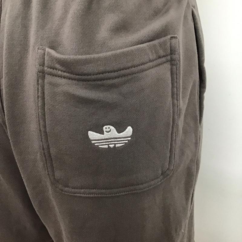 アディダス adidas パンツ ショートパンツ ハーフパンツ ショートパンツ カジュアルパンツ ロゴ、文字 灰 / グレー /  メンズ USED 古着 中古 10123687