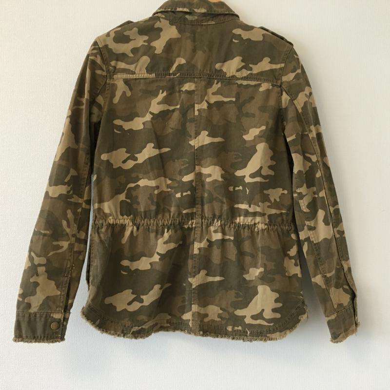 ベルシュカ Bershka ジャケット、上着 ジャケット、ブレザー M カモフラージュ柄・迷彩 X 総柄 X 刺繍 カーキ / カーキ / X ベージュ / ベージュ / レディース USED 古着 中古 10016330