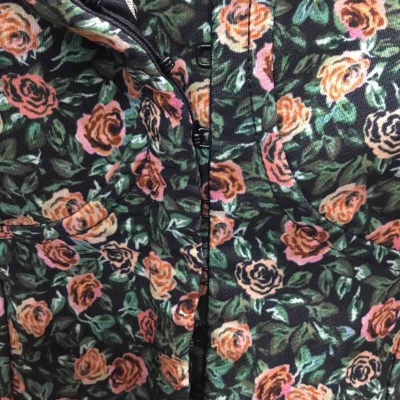 ザラ ZARA カットソー 長袖 8510 756 800 ショート丈 スクエアネック フロントホック M 花柄 マルチカラー / マルチカラー /  レディース USED 古着 中古 10107453