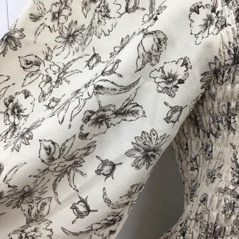 ダブルクローゼット w closet カットソー 長袖 303885 スクエアネック花柄シャーリングプルオーバー FREE 花柄 アイボリー / アイボリー /  レディース USED 古着 中古 10108408
