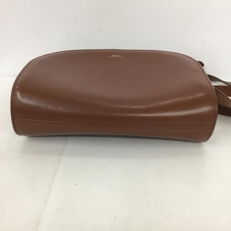 アーペーセー A.P.C. ショルダーバッグ ショルダーバッグ ハーフムーン ロゴ、文字 茶 / ブラウン / レディース USED 古着 中古 10136346