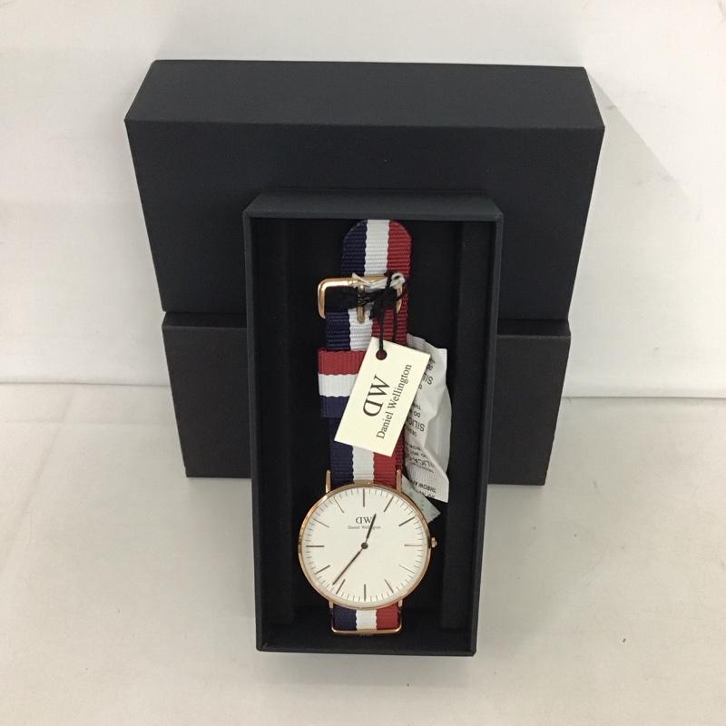 ダニエルウェリントン Daniel Wellington 腕時計 アナログ(クォーツ式) Classic Cambridge 箱有 ロゴ、文字 白 / ホワイト / X 紺 / ネイビー / X 赤 / レッド / レディース USED 古着 中古 10134452