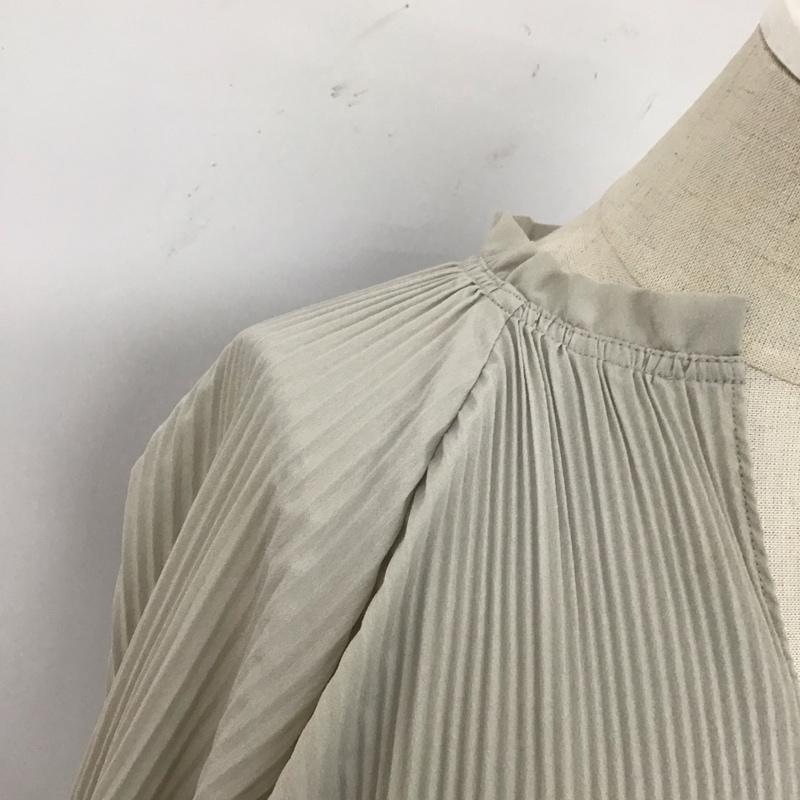 ミラオーウェン Mila Owen カットソー 長袖 09WFT205703 プリーツ キーネック 0 無地 灰 / グレー / レディース USED 古着 中古 10123096