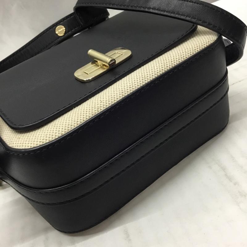 トミーヒルフィガー TOMMY HILFIGER ショルダーバッグ ショルダーバッグ ミニバッグ ロゴ、文字 紺 / ネイビー / X アイボリー / アイボリー / レディース USED 古着 中古 10110576