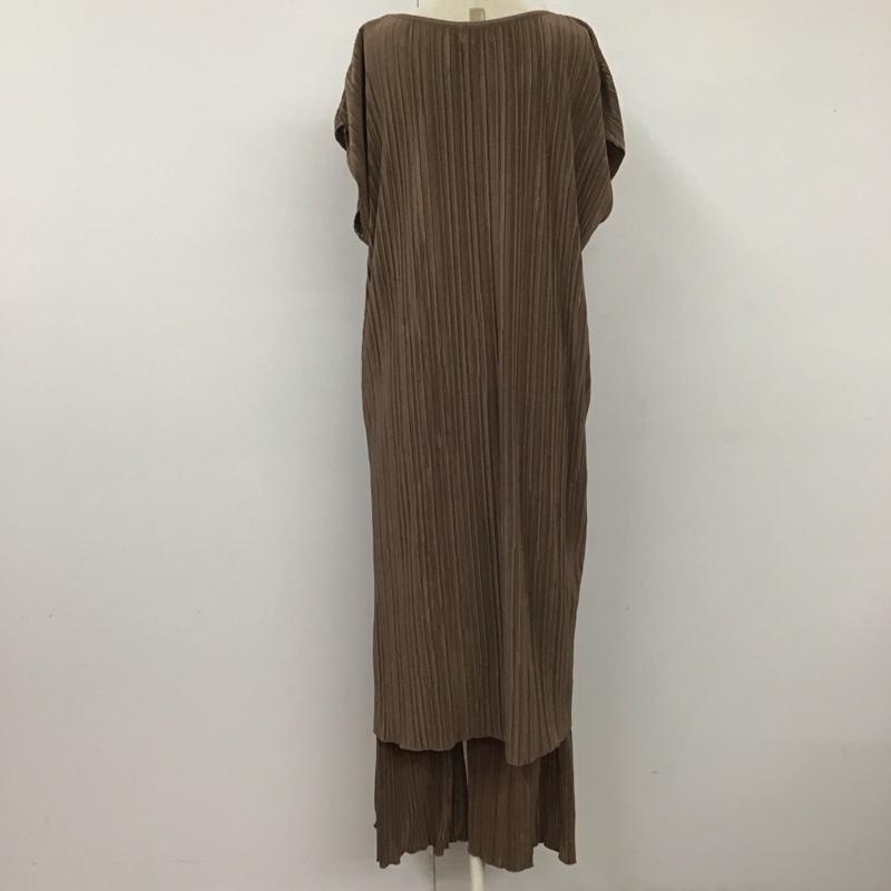 グリーンレーベルリラクシング green label relaxing セットアップ セットアップ 3626-699-2839 FFC ランダム プリーツ ワンピース パンツ ペアアップ 無地 茶 / ブラウン / レディース USED 古着 中古 10112146