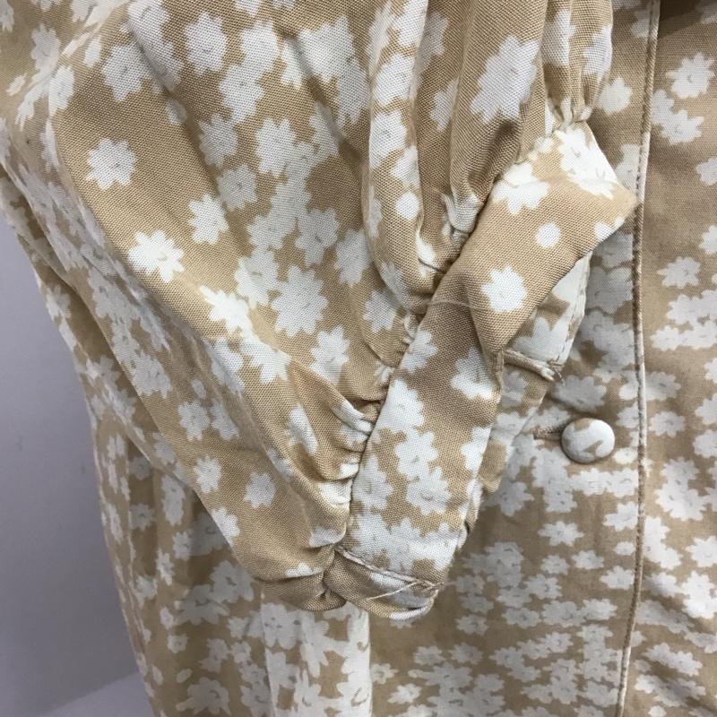 マウジー MOUSSY シャツ、ブラウス 半袖 010cse30-1590 2WAYFLOWERPRINTTOP 前開きシャツ FREE プリント ベージュ / ベージュ / レディース USED 古着 中古 10116422