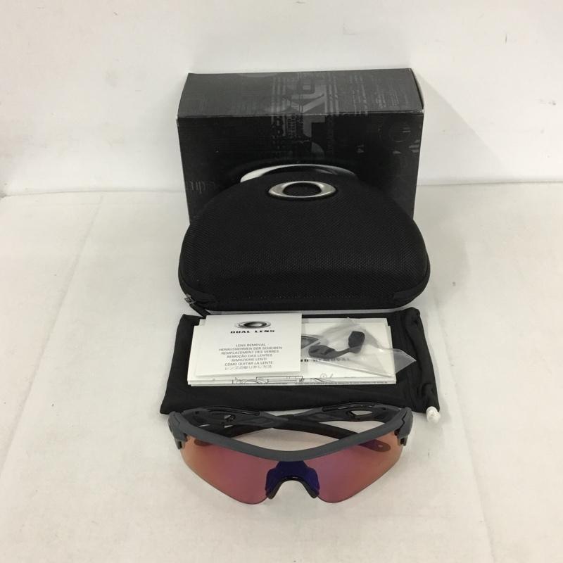 オークリー OAKLEY めがね・サングラス サングラス OO9206-04 RADARLOCK スポーツサングラス ロゴ、文字 黒 / ブラック / X 灰 / グレー / メンズ USED 古着 中古 10129377