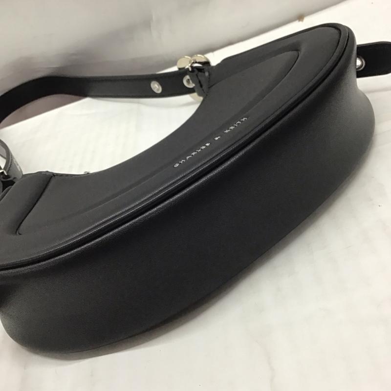 チャールズアンドキース charles&keith ハンドバッグ ハンドバッグ 20271059 ペトラ カーブショルダーバッグ ロゴ、文字 黒 / ブラック / レディース USED 古着 中古 10120212