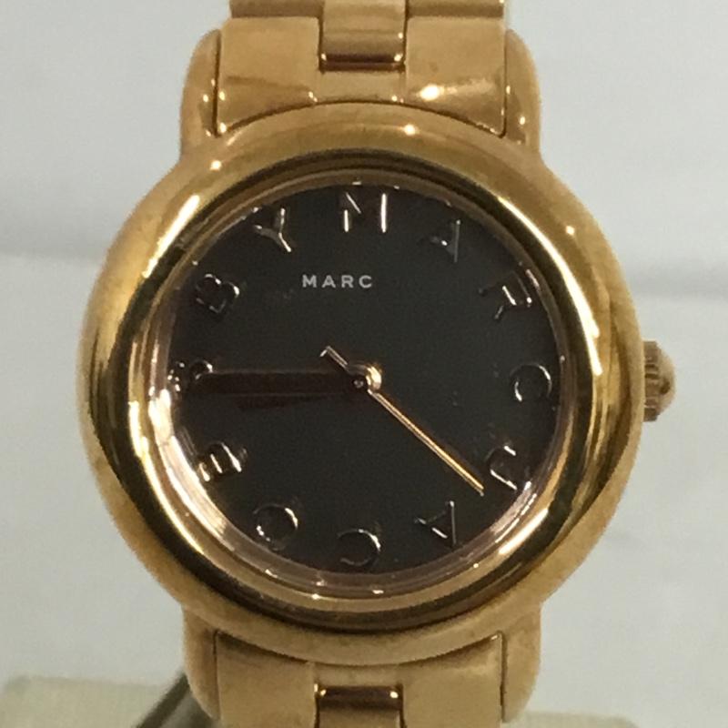 マークバイマークジェイコブス MARC by MARC JACOBS 腕時計 アナログ(クォーツ式) MBM3175 ロゴ、文字 金 / ゴールド / レディース USED 古着 中古 10134979