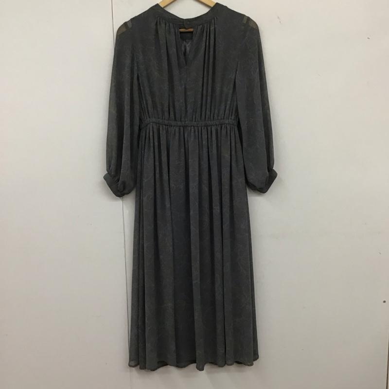 ミスティウーマン mysty woman ワンピース ロングスカート 長袖ロングワンピース フレアシャツワンピース ノーカラーシャツワンピース FREE プリント 灰 / グレー / レディース USED 古着 中古 10135213