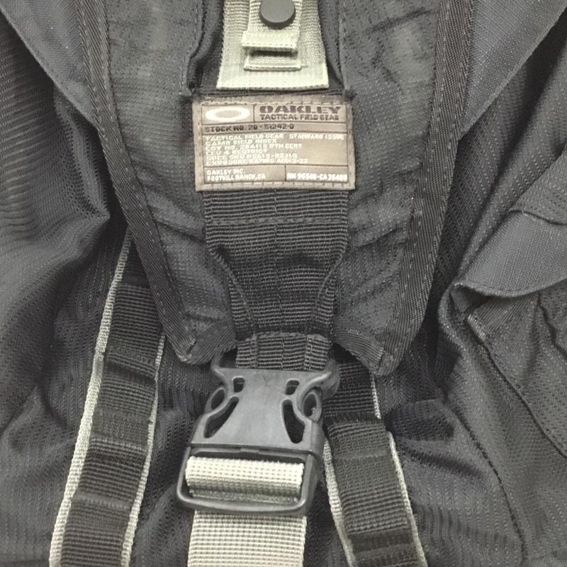 オークリー OAKLEY リュックサック、デイパック リュックサック、デイバッグ 96548-CA35480 バックパック ロゴ、文字 黒 / ブラック / メンズ USED 古着 中古 10138059
