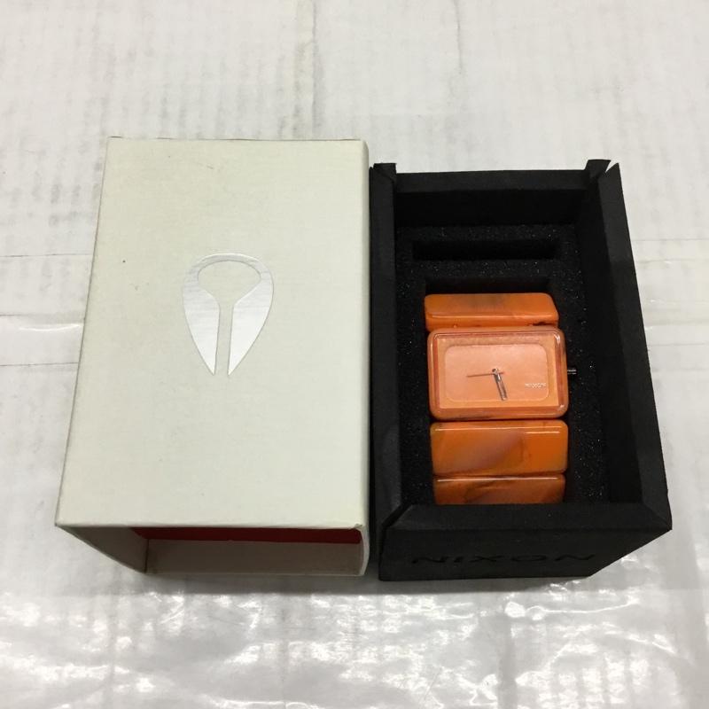 ニクソン NIXON 腕時計 アナログ(クォーツ式) VEGA ブレスレッド 箱有 ロゴ、文字 橙 / オレンジ / レディース USED 古着 中古 10113818