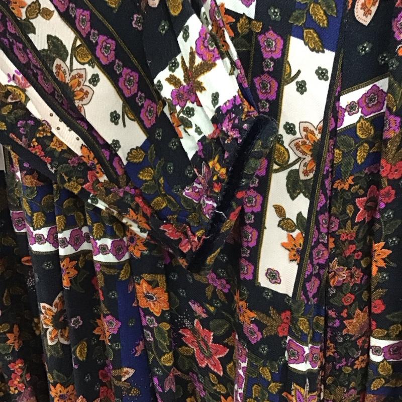 ザラ ZARA TRAFALUC ワンピース ロングスカート 長袖ロングワンピース Vネック フレアワンピース XS 総柄 マルチカラー / マルチカラー / レディース USED 古着 中古 10136022