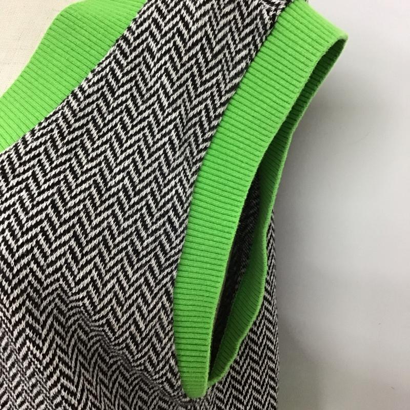 ザラ ZARA ベスト ベスト ニットベスト ノースリーブニット Vネック M 総柄 白 / ホワイト / X 黒 / ブラック / X 緑 / グリーン / レディース USED 古着 中古 10108832