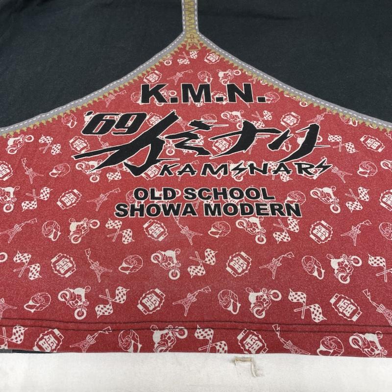 カミナリ KAMINARI Tシャツ 半袖 KAMINARI OLD SCHOOL SHOWA MODERN 半袖 Tシャツ ロゴ プリント ファスナー ロゴ、文字 X プリント 黒 / ブラック / black X 赤 / レッド / red メンズ USED 古着 中古 50108395