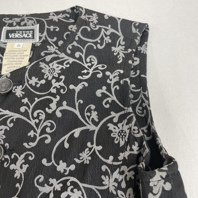 ヴェルサーチ VERSACE ベスト ベスト キッズ ベスト ジレ ジャケット ボタン 前開き 総柄 花柄 子供服 サイズ6 6 総柄 黒 / ブラック / black ボーイズ USED 古着 中古 50121692