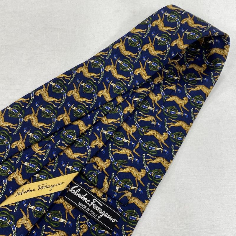 サルヴァトーレフェラガモ Salvatore Ferragamo ネクタイ ネクタイ シルク イタリア製 ヒョウ レオパード 総柄 - 総柄 X ヒョウ柄・レオパード柄 X アニマル柄 紺 / ネイビー / navy メンズ USED 古着 中古 50127065