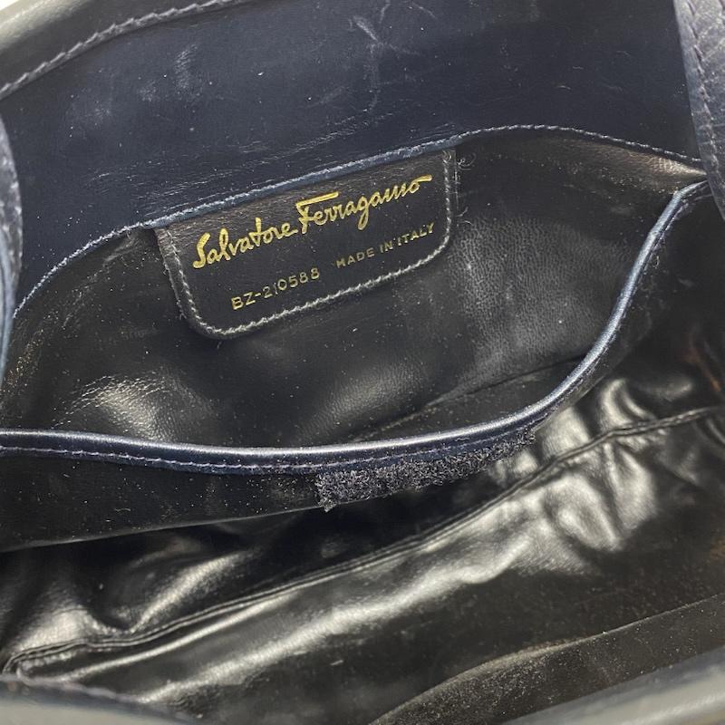 サルヴァトーレフェラガモ Salvatore Ferragamo ショルダーバッグ ショルダーバッグ オールド ヴィンテージ ヴァラ レザー クラッチバッグ ショルダーバッグ 斜め掛け ゴールド金具 - ロゴ、文字 紺 / ネイビー / navy X 金 / ゴールド / gold color メンズ USED 古着 中古 50129629