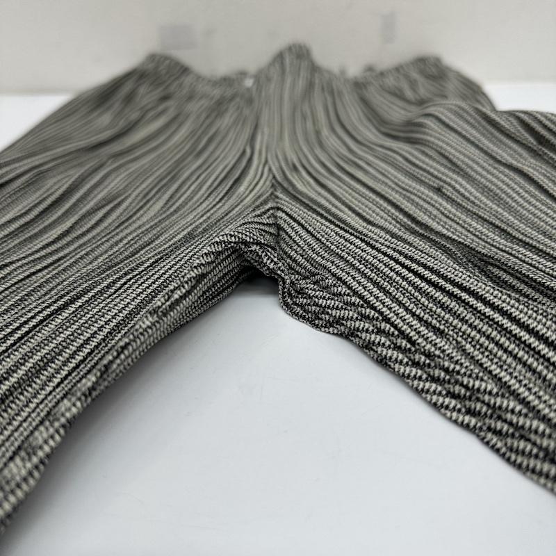 イッセイミヤケ ISSEY MIYAKE パンツ スラックス PLEATS PLEASE プリーツ 加工 ストライプ ロング パンツ IM71-FF903 S 白 / ホワイト / white X 黒 / ブラック / black レディース USED 古着 中古 50135163