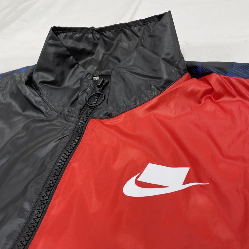 ナイキ NIKE ジャケット、上着 ジャンパー、ブルゾン ナイロンジャケット ウインドブレーカー スポーツ ロゴ 刺繍 チェック L ロゴ、文字 X プリント X チェック 黒 / ブラック / black X 赤 / レッド / red X 青 / ブルー / blue メンズ USED 古着 中古 50144599