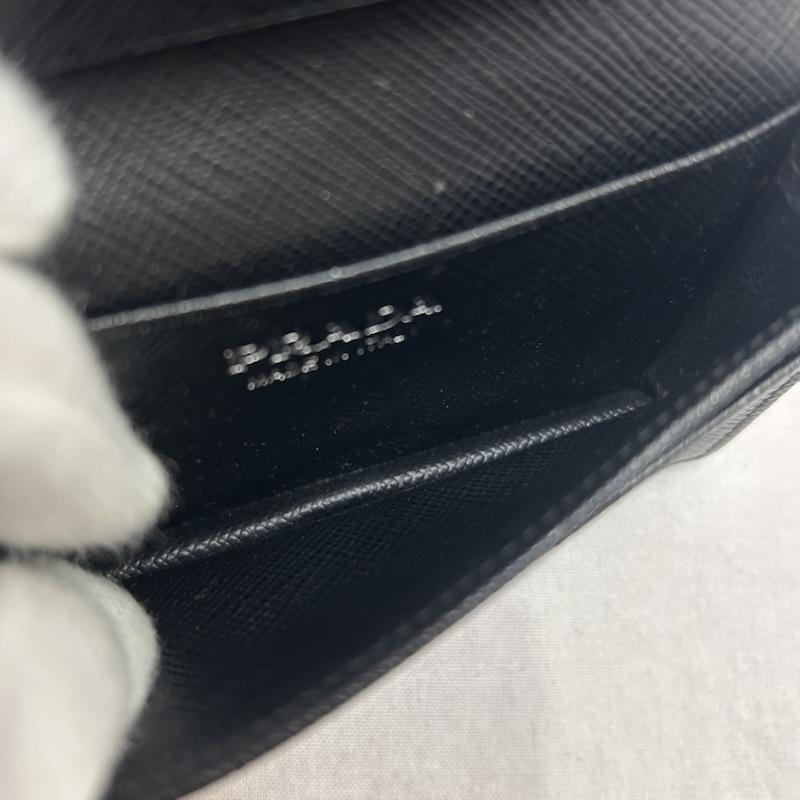 プラダ PRADA カードケース 名刺入れ サフィアーノトライアングルカードケース 二つ折り ブラック - ロゴ、文字 黒 / ブラック / black メンズ USED 古着 中古 50150304