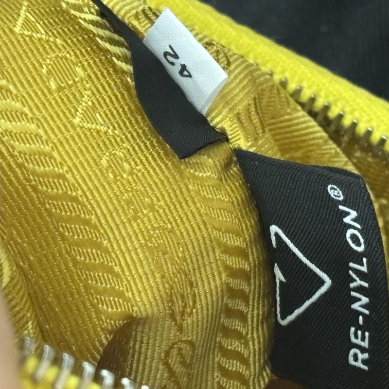 プラダ PRADA ハンドバッグ ハンドバッグ Re-Edition 2005 リエディション リナイロン トライアングルロゴプレート ミニ - 黄 / イエロー / yellow レディース USED 古着 中古 50164495