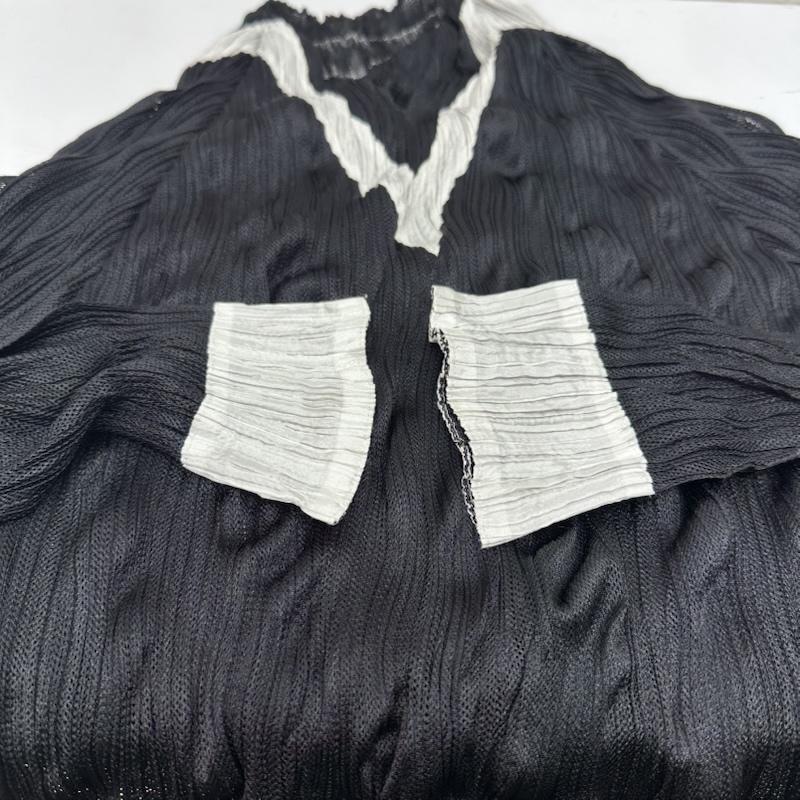 イッセイミヤケ ISSEY MIYAKE カットソー 長袖 シワ プリーツ 加工 Vネック ニット カットソー IM53-FJ955 M 黒 / ブラック / black レディース USED 古着 中古 50166790
