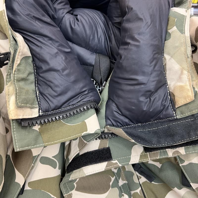 ザノースフェイス THE NORTH FACE ジャケット、上着 ダウンジャケット エレバスジャケット マウンテンジャケット ダックハンターカモ M カモフラージュ柄・迷彩 カーキ / カーキ / khaki X ベージュ / ベージュ / beige メンズ USED 古着 中古 50167325