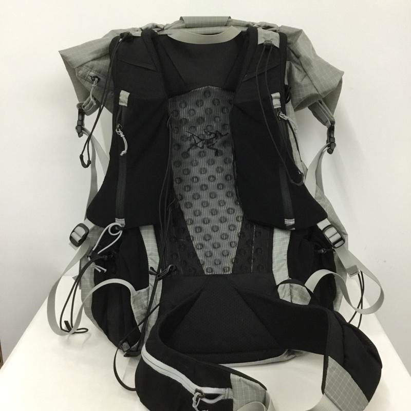 アークテリクス ARC TERYX リュックサック、デイパック リュックサック、デイバッグ AERIOS 45 アウトドア バックパック ロゴ、文字 灰 / グレー / メンズ USED 古着 中古 10136398