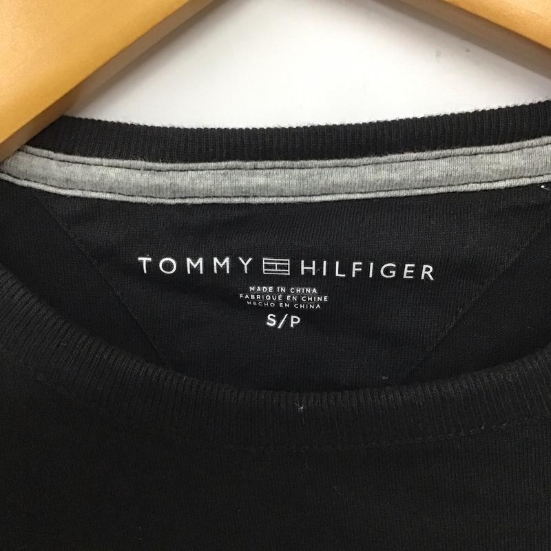 トミーヒルフィガー TOMMY HILFIGER Tシャツ 半袖 半袖カットソー プリントTシャツ クルーネックカットソー S ロゴ、文字 黒 / ブラック / レディース USED 古着 中古 10133030