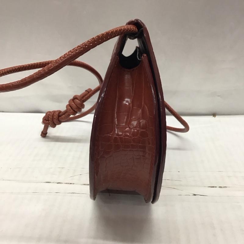 チャールズアンドキース charles&keith ショルダーバッグ ショルダーバッグ 80270295 セミサークル クロックエフェクトクロスボディーバッグ ロゴ、文字 茶 / ブラウン / レディース USED 古着 中古 10120213